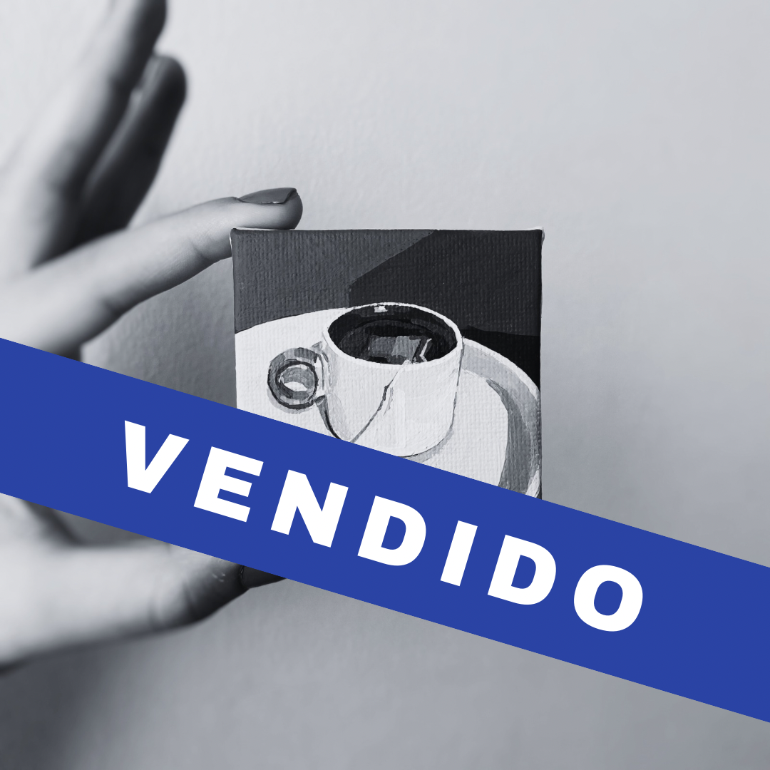 Mini taza con hierva de frutos del bosque