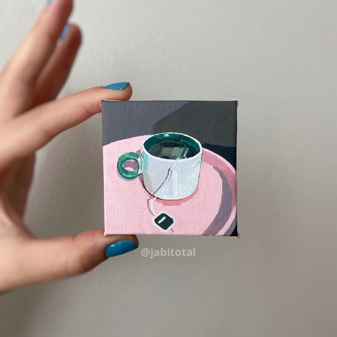 Mini taza con hierva de frutos del bosque