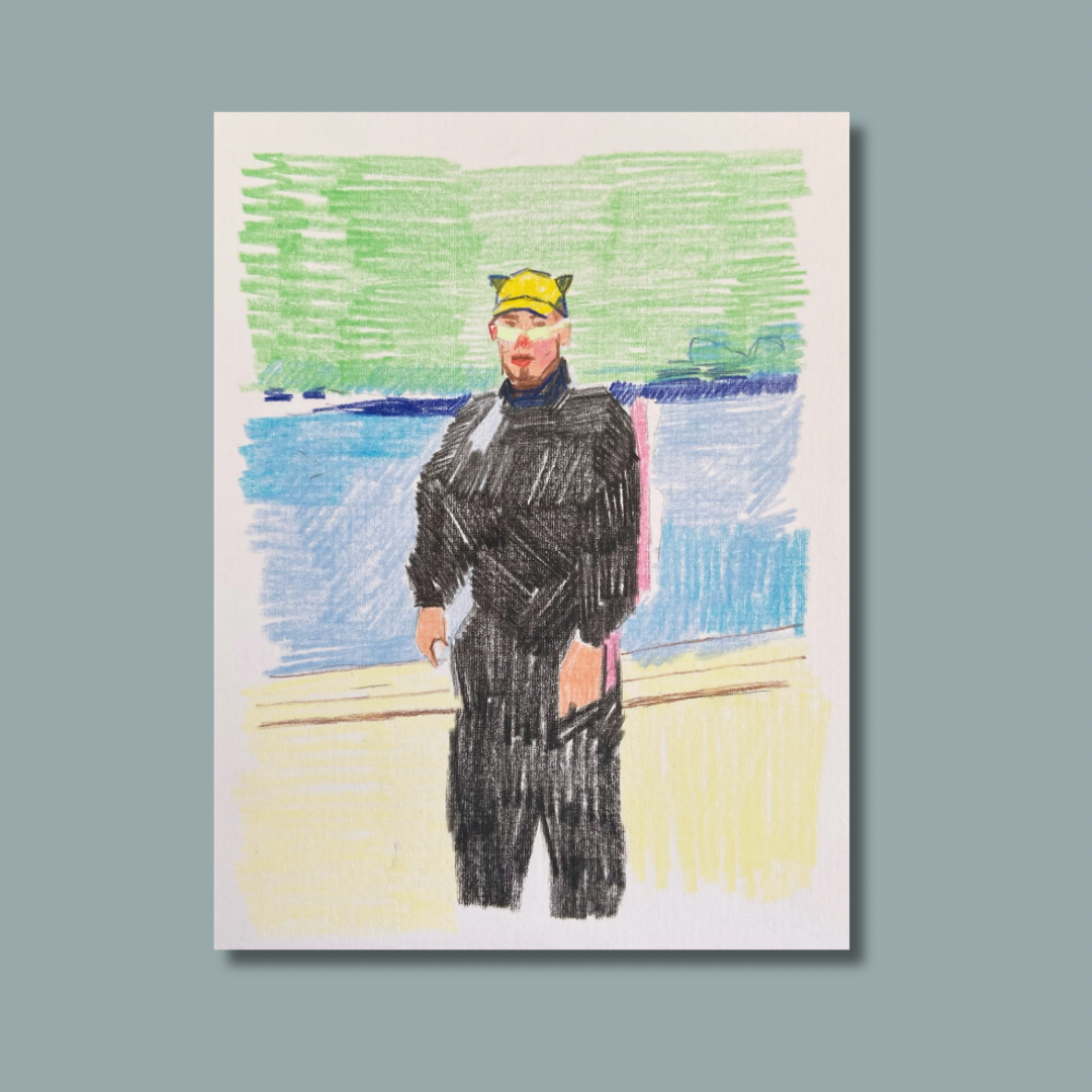 Chico posando para una foto en la playa