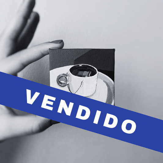 Mini taza con hierva de frutos del bosque