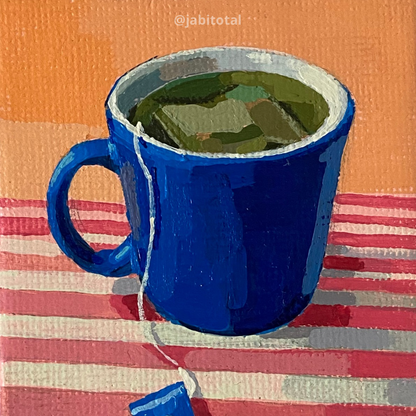 Mini hiervita de manzanilla en taza azul