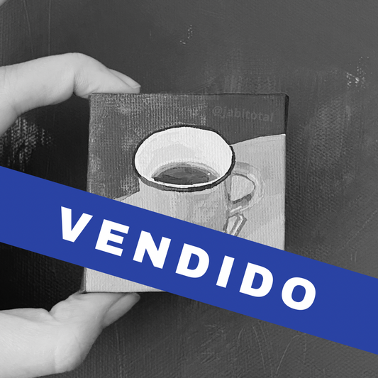 Mini taza con té cargado