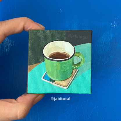 Mini taza con té cargado