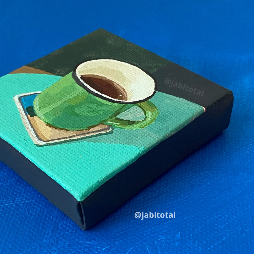 Mini taza con té cargado