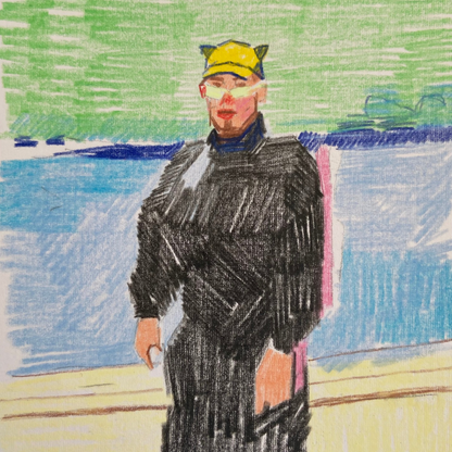 Chico posando para una foto en la playa